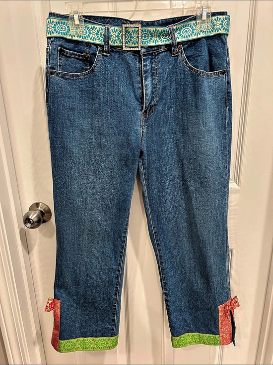 The Denim Tailor Denim - Size 8P The Denim Tailor Multi Color Ribbon Embellished Capri Jeans in Blue